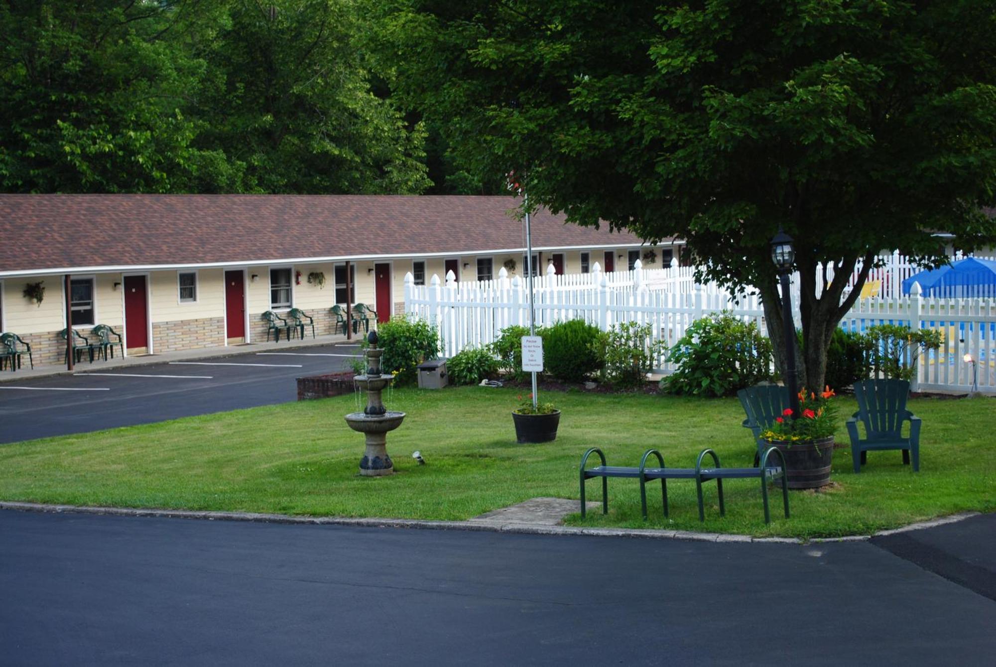 Fran Cove Motel Lake George Exterior photo